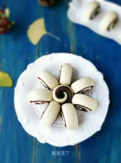 Milk knife cut the buns