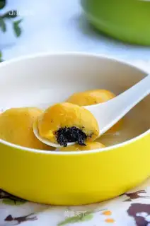 Pumpkin sesame soup