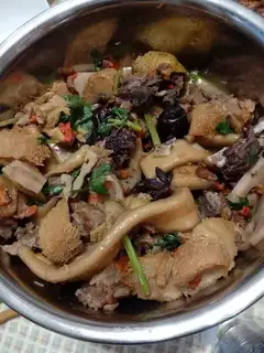 Monkey-head mushroom chicken chow