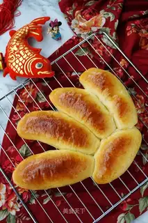 A melon banana bread