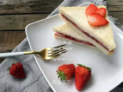 Strawberry sandwich