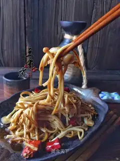 Oily gin mushrooms