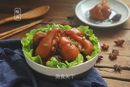 Piggy Hand