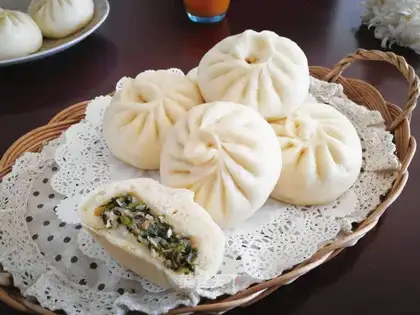 Roz and pork buns