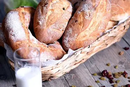 Fruit and wheat fibrous bread