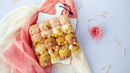 ♪ A beehive squeezing bread ♪