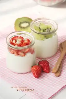 Double bacterium yogurt fruit cup