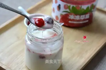 Ice strawberry yogurt