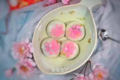 Black Sesame Cat's claws are round