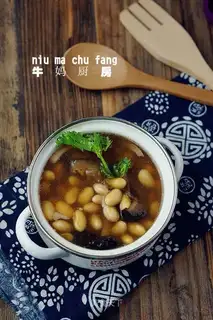 Frozen mushrooms and soybeans