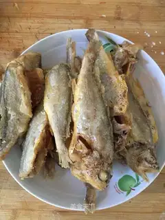 Dried and fried yellowfish