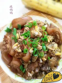 Pig's hoof and toad