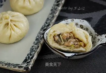 A bean-fruit bun