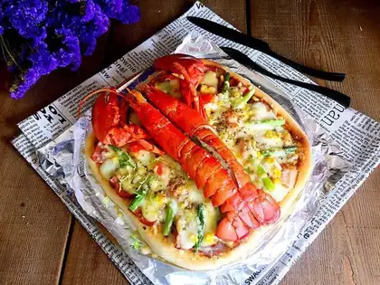 Lobster pizza