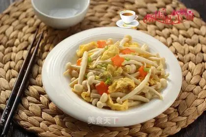 Seafood mushroom fried eggs