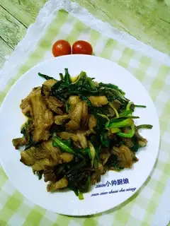 The spinach's gonna fry the lamb