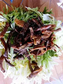 Tea mushrooms mixed with chrysanthemum