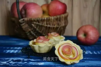 Rose apple pie