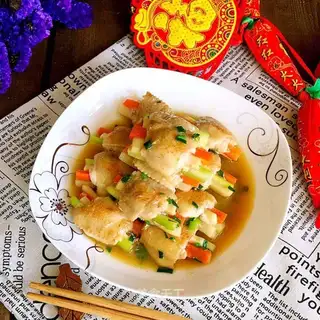 Fresh vegetables, broken wings