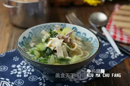 A thousand green soups of beef