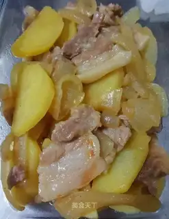 Five flowers with potatoes