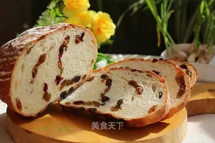 Fruit and vine basket bread