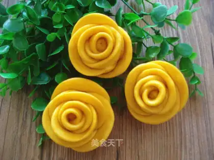 Pumpkin rose buns