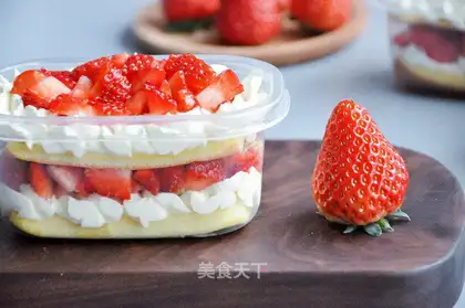 Strawberry cream cake box