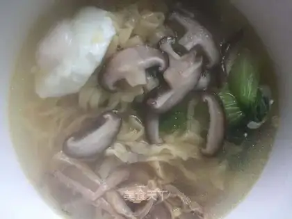 Chicken-wielded noodles