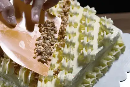 Salt cream cake