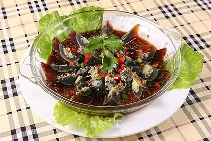 Spicy sauce, cold eggs