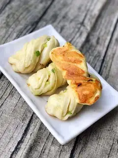 Fried onion rolls