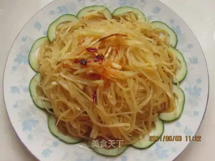 Shredded potatoes with salad