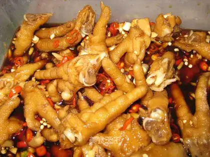 Hot and sour chicken feet