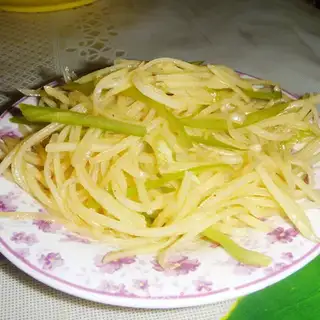 shredded potatoes in red oil