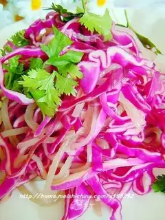 Purple cabbage mixed with vermicelli