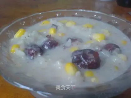 Red dates, corn and soy milk porridge