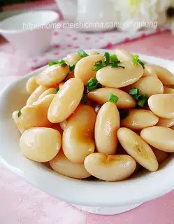 Kidney beans brewed in onion wine