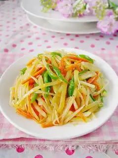 Shredded hot and sour potatoes with cold salad