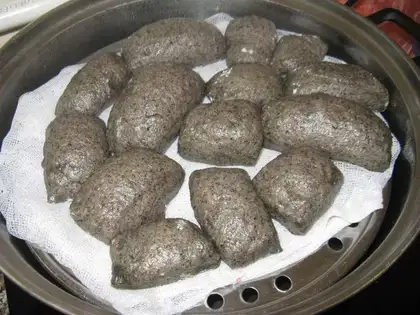 Black sesame steamed buns
