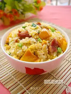 Braised rice with golden melon sausage
