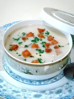 Matsutake chicken soup