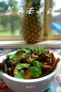 Braised chicken feet with mushroom and fungus