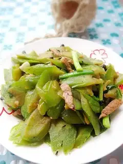 stir-fried balsam pear with soy sauce and lean meat