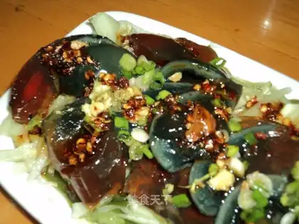 Green pepper and cucumber mixed with preserved egg