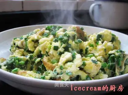 Fried eggs with leek