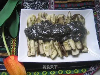 Garlic paste mixed with sesame paste