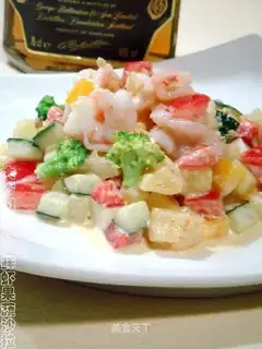 Fresh shrimp fruit and vegetable salad