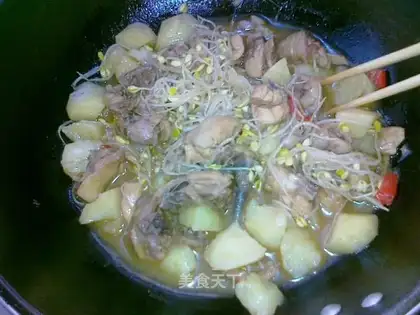Chicken stewed with potatoes