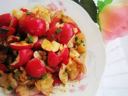 Cherry radish with sauce
